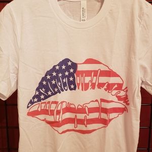 America Kiss tee